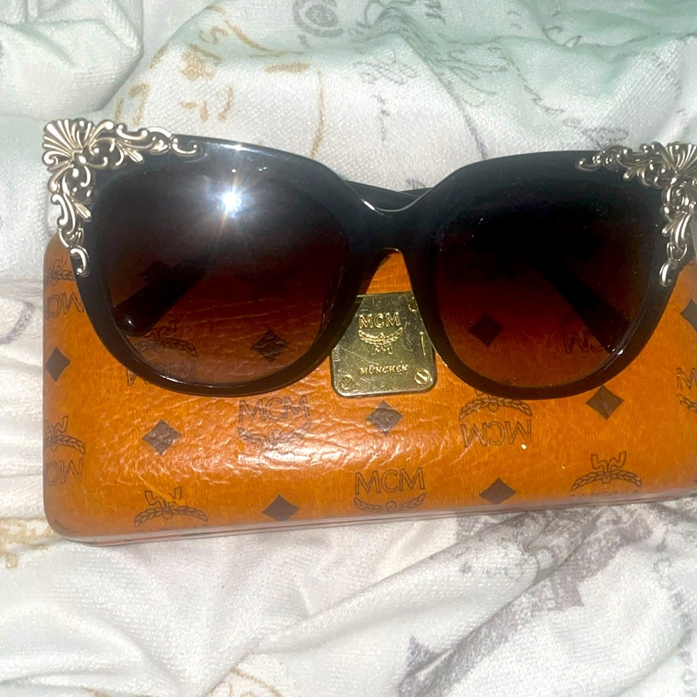 MCM GLASSES